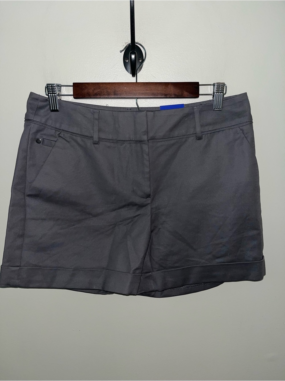 Apt.9 Women’s Grey Shorts Mid Rise Size 8 Cotton Blend Pockets Stretch NWT